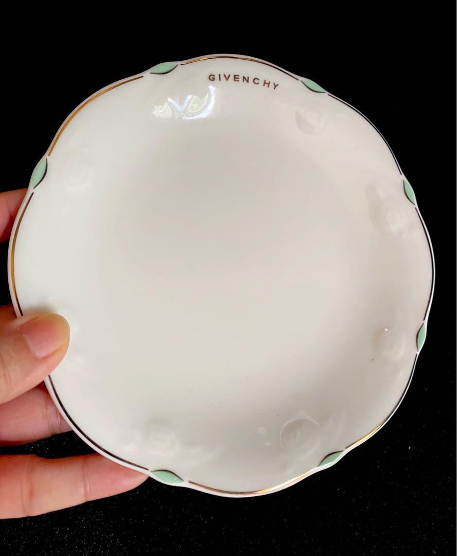 1pc Givenchy Cake Plate (Category: Dinnerware & Cutlery) located in Paranaque City. Submitted by sfairyboutique (Listing ID 1079821884, Image 2). Description: 1pc Givenchy Cake Plate -not Brandnew, unused just stocked 🧚‍♀️P480.