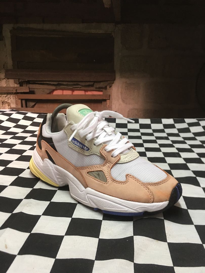 adidas falcon trace pink