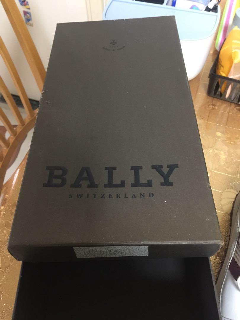 BALLY （分類：便服鞋）位於 Hong Kong。 由 kingchan1111 提交（商品編號 1079797421，圖片 4）。簡介： 過年穿著2次原價3990元而家4折出售。