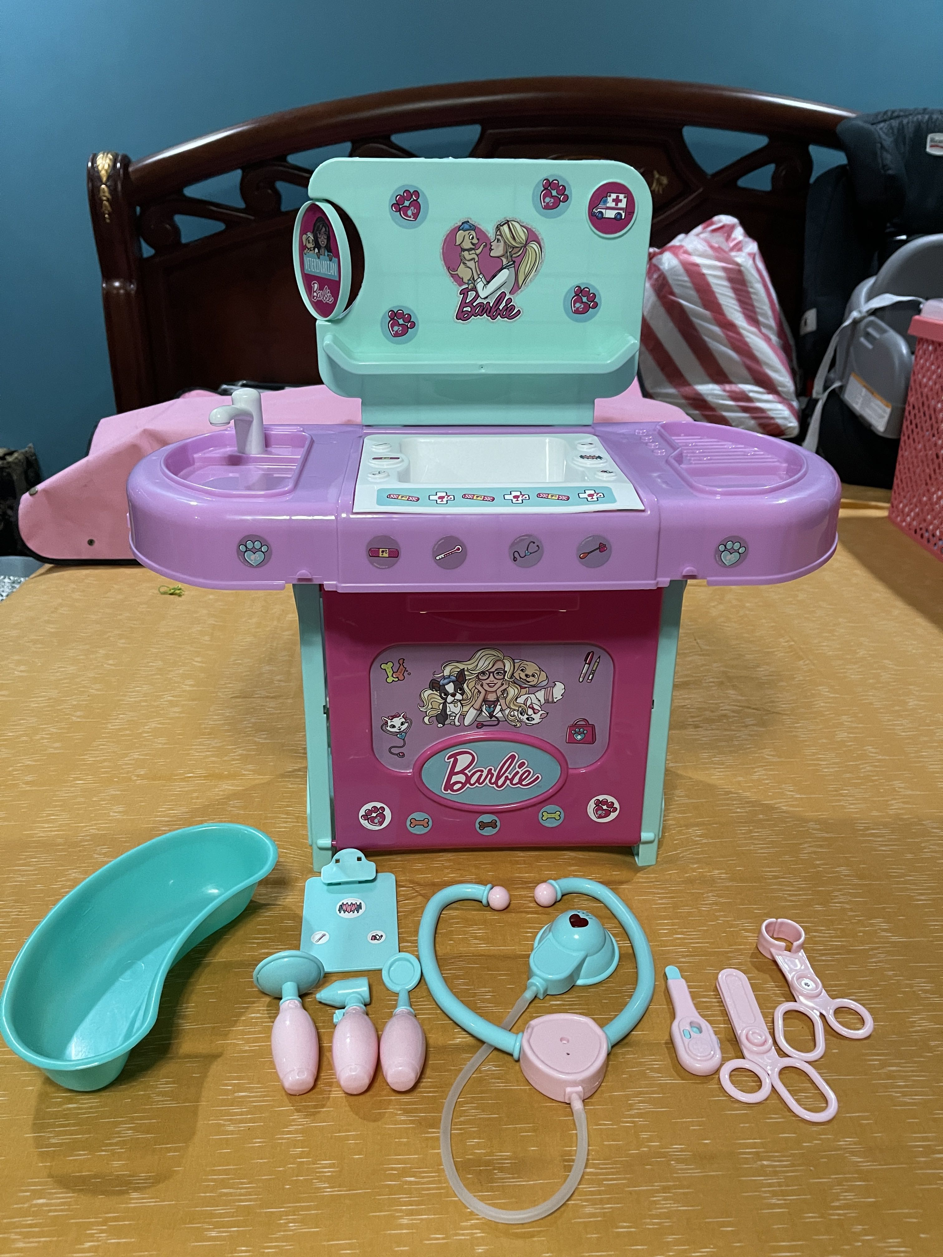 Barbie vet shop clinic game