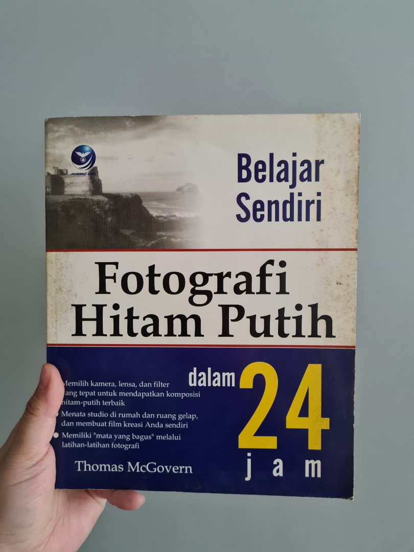 Buku Fotografi Fotografi Hitam Putih Dalam 24 Jam Thomas Mcgovern Buku Alat Tulis Buku Di Carousell