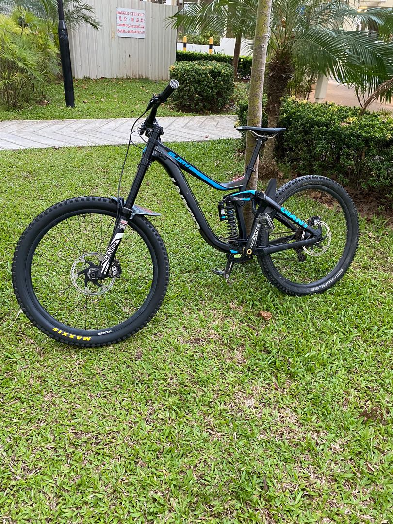DH MTB. Giant Glory. 27.5 Size M. Sports Equipment Bicycles