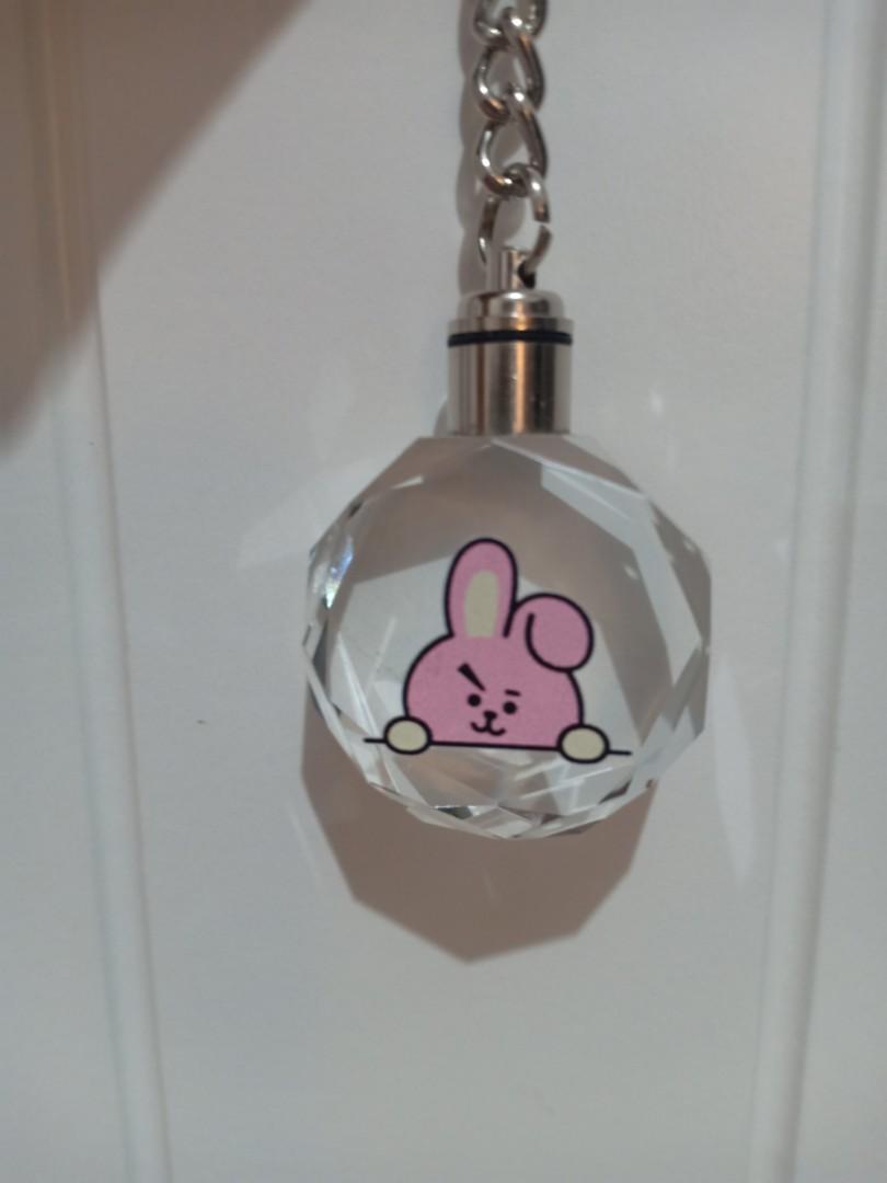 Gantungan kunci CHOOKY BTS BT21 Kaca akrilik, K-Wave di Carousell