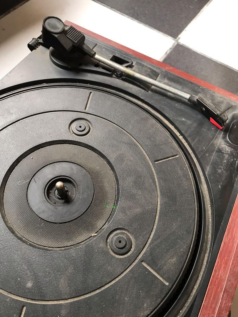 Ma mclelland turntable (Category: Portable Music Players) located in Navotas City. Submitted by mph_thrift (Listing ID 1079798031, Image 3). Description: model ct 3 110v no needle with power no arm handle built in speaker as is.