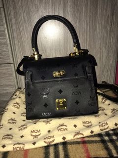 (Category: ) located in . Submitted by bagsluxpreloved (Listing ID 1079915121, Image 1). Description: .