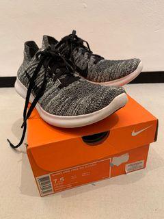 Nike Flyknit Racer