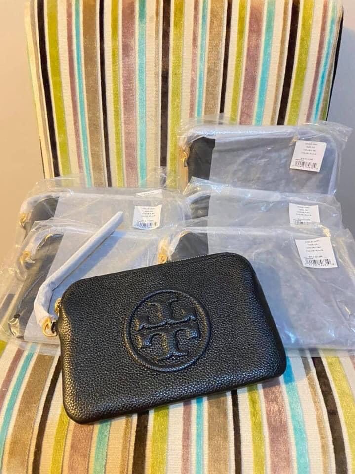 Tory Burch Perry Bombe Wristlet, Luxury, Bags & Wallets on Carousell