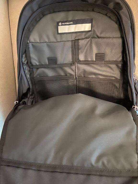 Victorinox Altmont 3.0 Standard Backpack/Victorinox 背囊, 男裝, 袋, 背包 Carousell