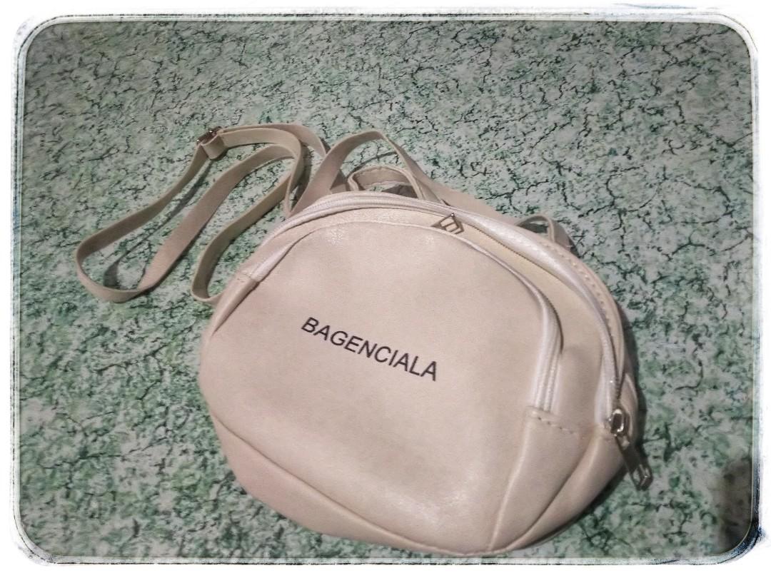 Bagenciala Cream Sling Bag