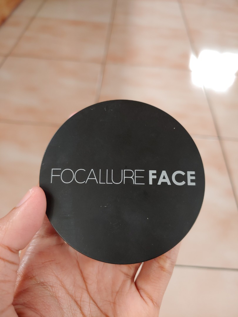Bedak padat focallure di Carousell