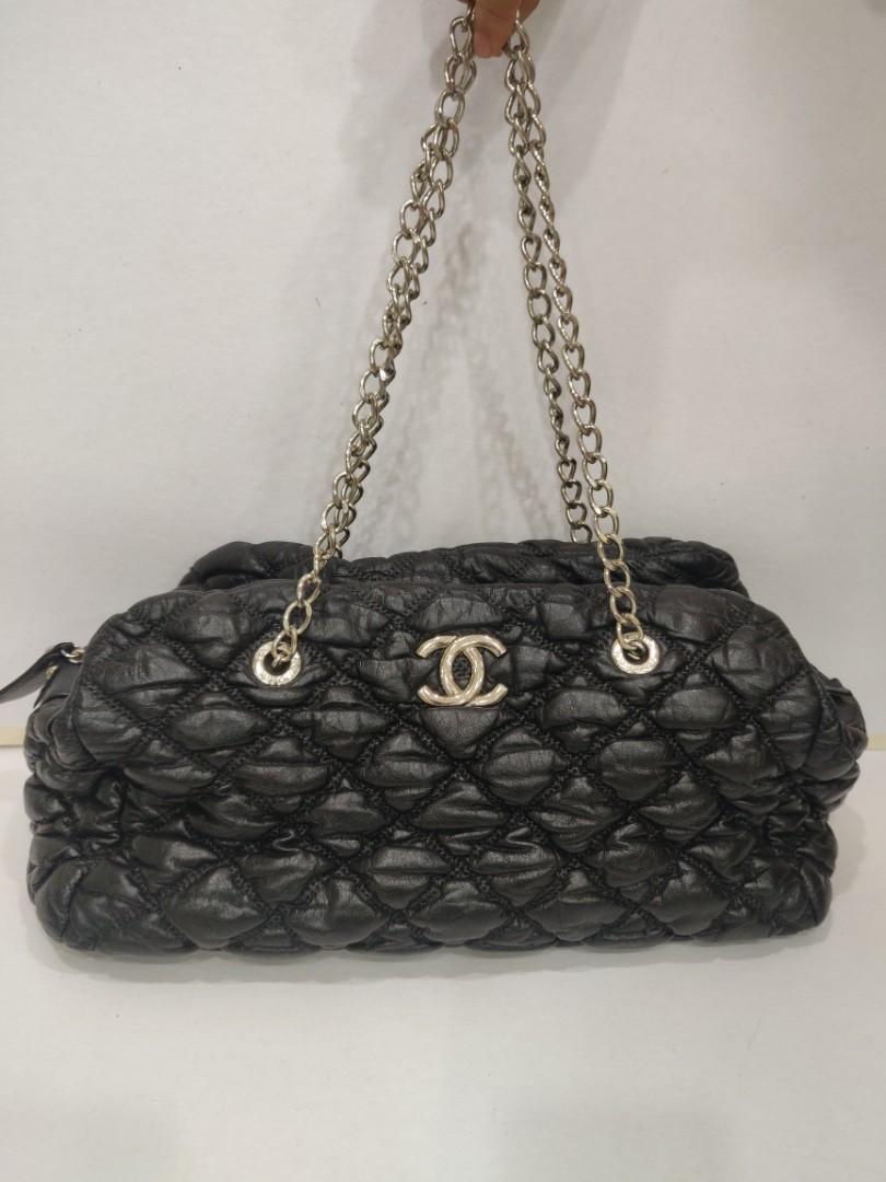 CC bubble quilt chain bowlers bag (Category: Luxury Bags & Wallets) located in Cagayan de Oro. Submitted by real_luxe (Listing ID 1080122105, Image 1). Description: Still im EUC.