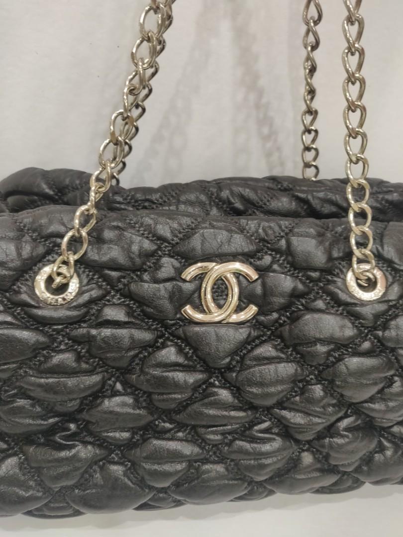 CC bubble quilt chain bowlers bag (Category: Luxury Bags & Wallets) located in Cagayan de Oro. Submitted by real_luxe (Listing ID 1080122105, Image 2). Description: Still im EUC.