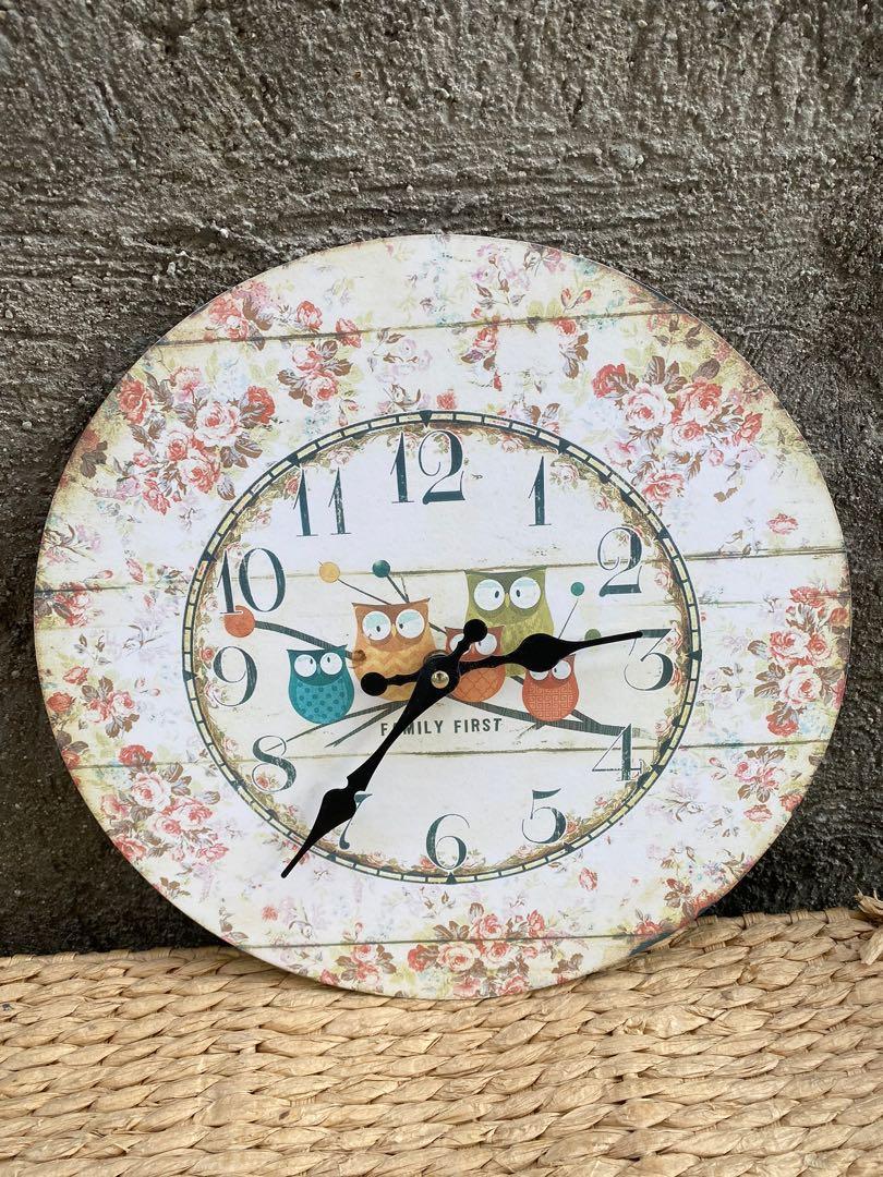 clock (working) (Category: Wall Decor) located in Manila. Submitted by annie_annie83 (Listing ID 1080019661, Image 2). Description: .