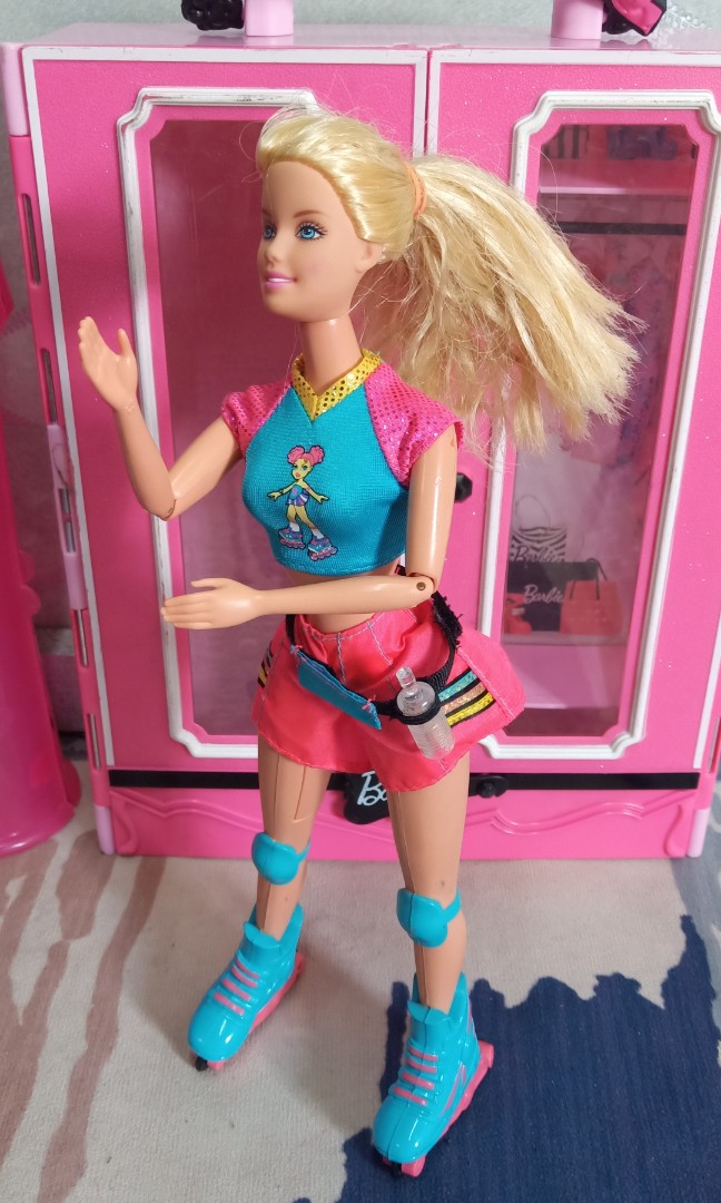Cool store skating barbie