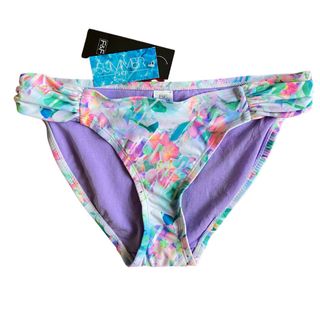 (Category: ) located in . Submitted by yourclothesrack (Listing ID 1080080168, Image 1). Description: .