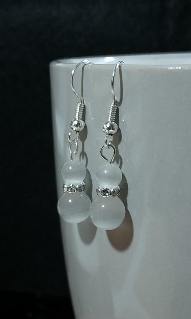 Cats eye deals earrings