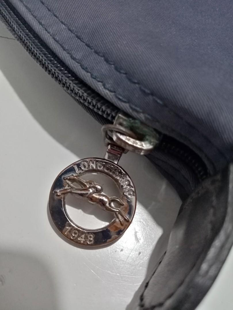 Longchamp (Category: Luxury Bags & Wallets) located in Quezon City. Submitted by maksipreloveditems (Listing ID 1080022781, Image 3). Description: LONGCHAMP Color: NAVY BLUE - USED CONDITION - FADED HANDLES DUE TO STORAGE. NEEDS RECOLOR * Item is in Cebu City. PLEASE READ: Photos posted are FINAL. NO "When Worn Photos" request please. Flaws were mentioned in the description and shown in the pictures posted. Dimensions: Shoulder: Arms: Length: 18.