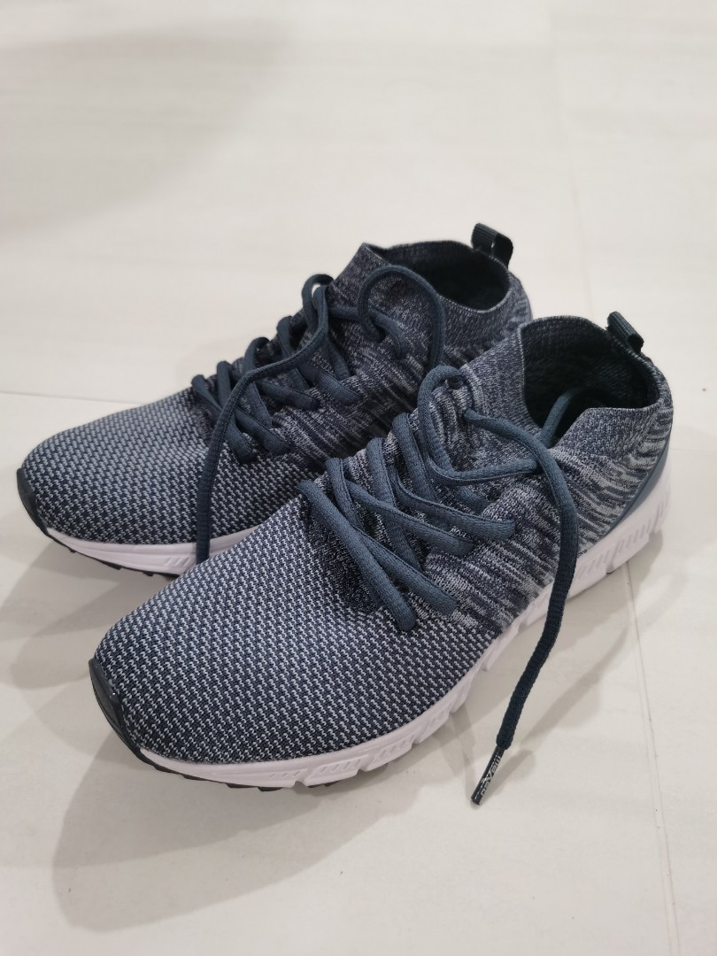 Maxed Gym Shoes, Women's Fashion, Footwear, Sneakers on Carousell