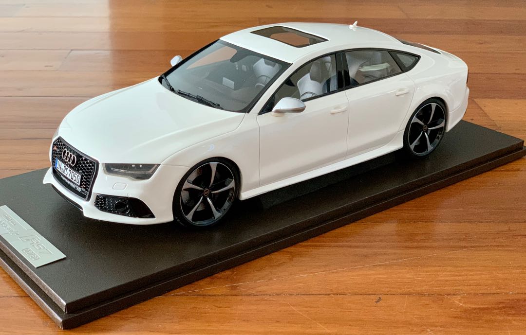 2022発売 アウディ RS7スポーツバック 1/18 (フル開閉) - crumiller.com