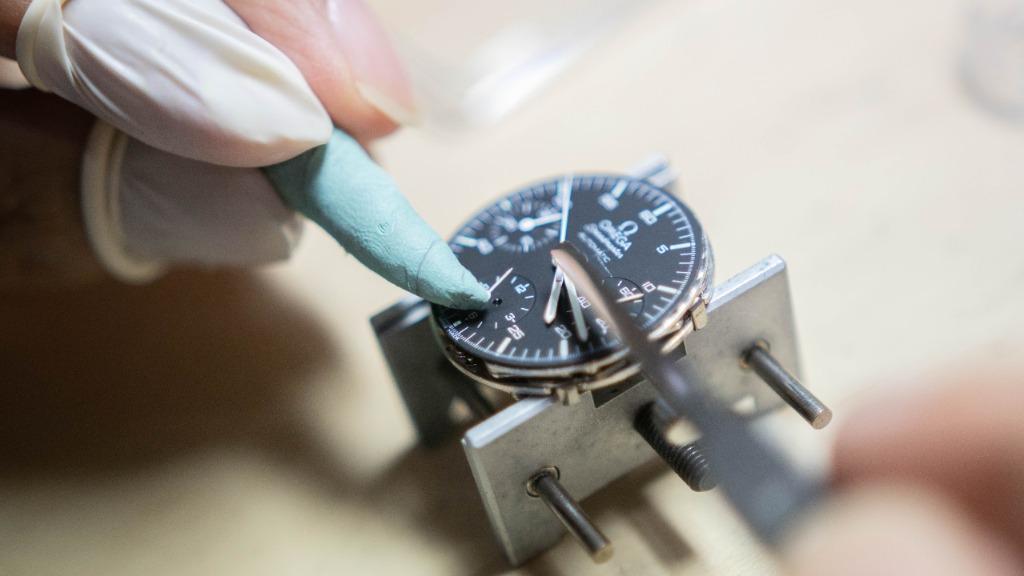 Omega Watch Service, Battery Change, Bracelet Shortening, Polishing ...