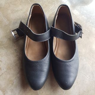 (Kategori: ) berada di . Dikirim oleh decluttereno (ID iklan 1080057275, Gambar 1). Deskripsi: .