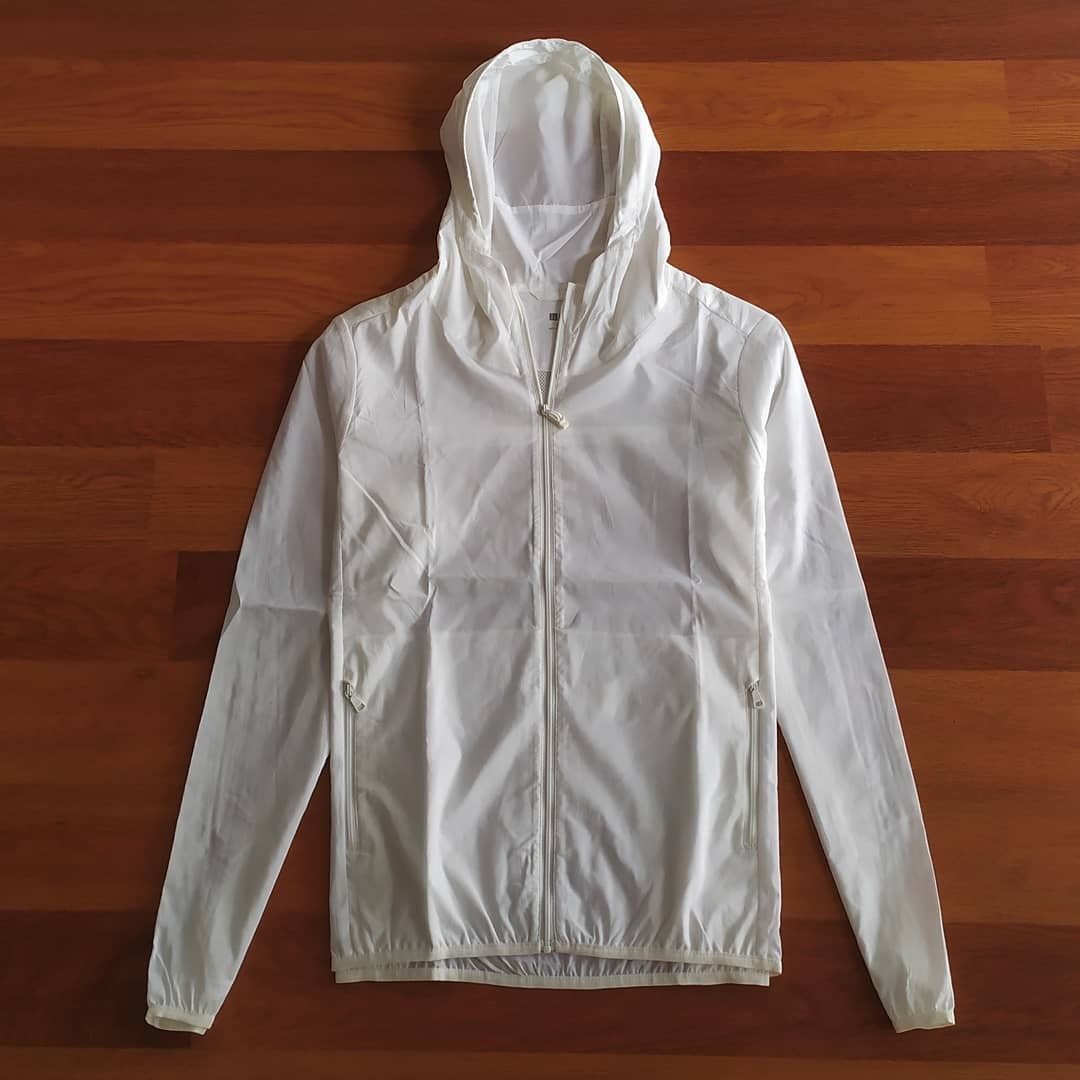 Jaket running on sale uniqlo