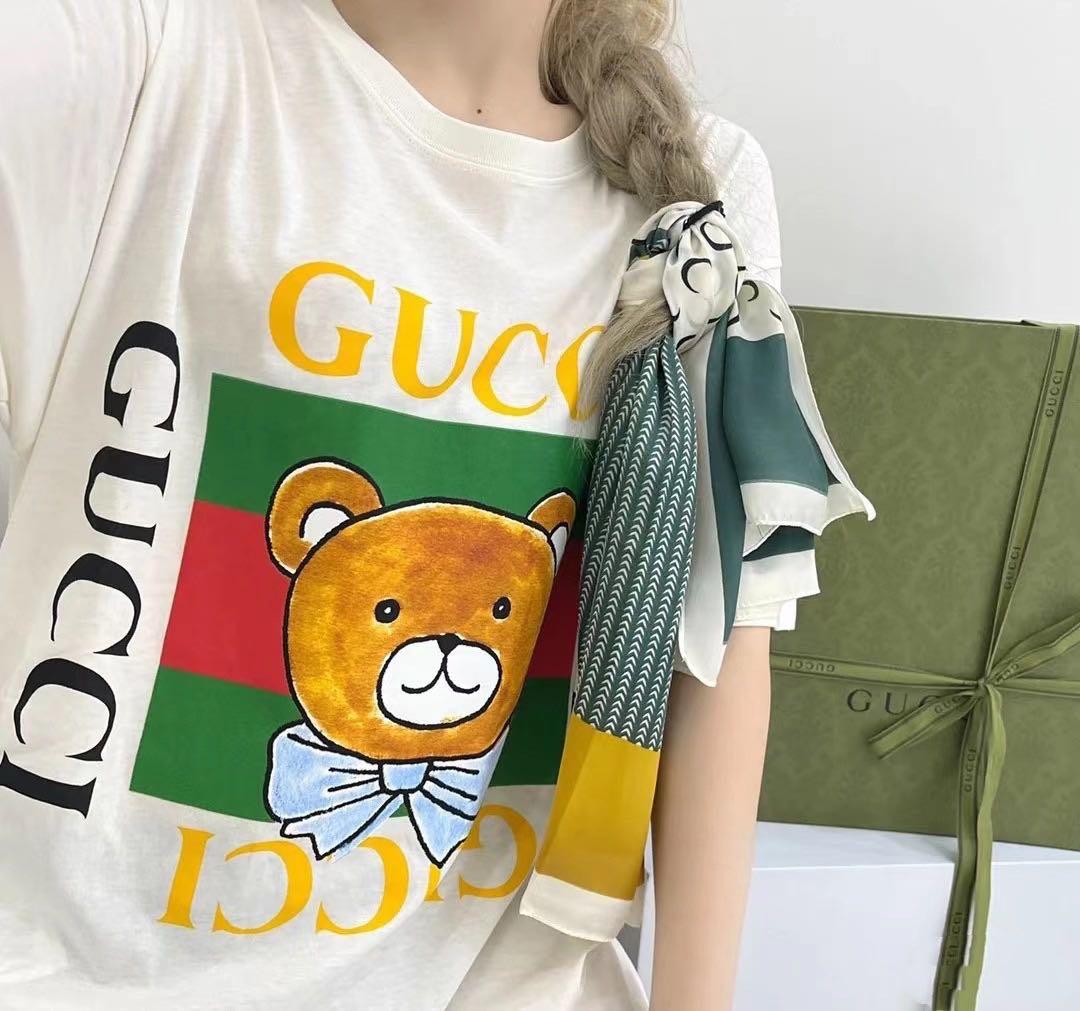 正品gucci 聯名kai的限量小熊 短袖t恤 這款是聯名款 藍色領結小熊又萌又紳士 超級可愛 可做情侶款 Size S M L S 胸圍106 肩寬49 衣長71 5 M 胸圍110 肩寬50 衣長72 5 L 胸圍114 肩寬51 衣長74 5 名牌 時尚 Carousell