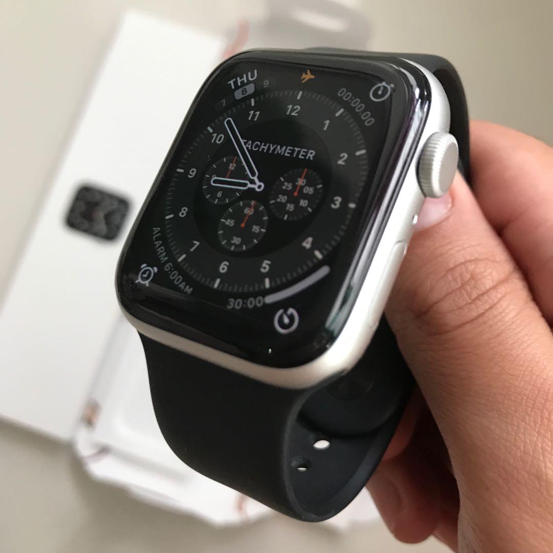 Apple Watch SE 44mm, Men's Fashion, Watches & Accessories, Watches on  Carousell