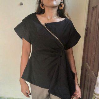 Asimetris Blouse Hitam