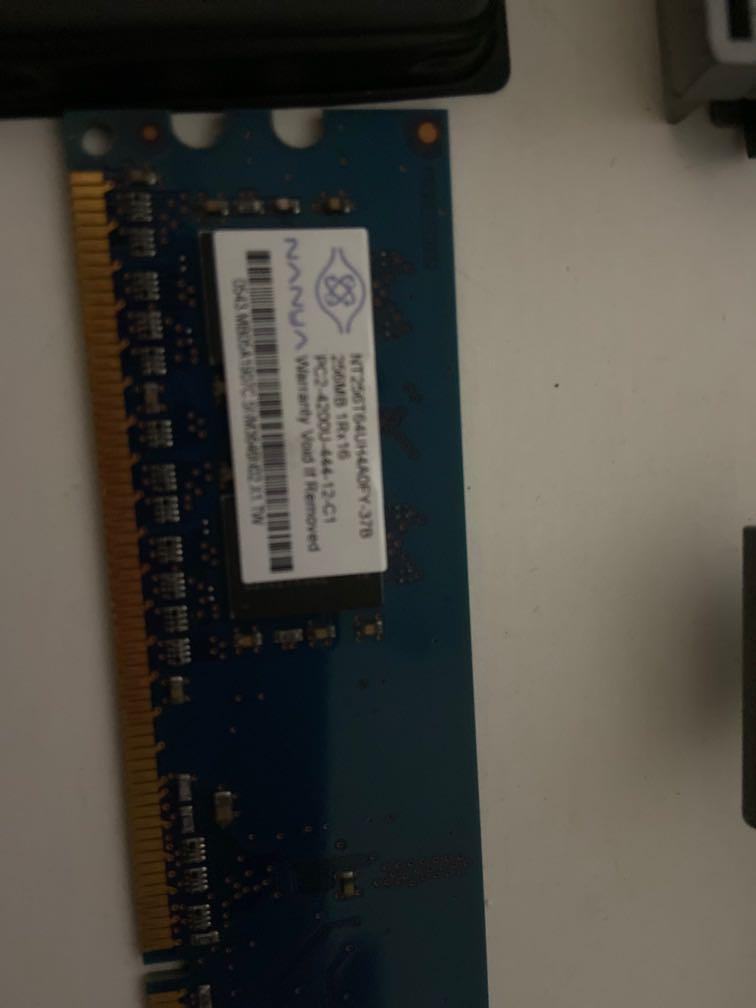 Computer RAM (Category: Computer Parts) located in Singapore. Submitted by frosty.falcon (Listing ID 1080290543, Image 3). Description: Hynix 512MB DDR x 2 Ramaxel 1gb PC2 Nanya pc2 256mb.