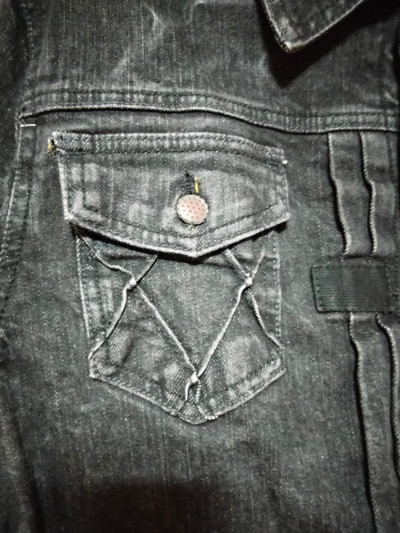 Diesel jacket (Category: Coats, Jackets and Outerwear) located in General Santos City (Dadiangas). Submitted by cold_stone721 (Listing ID 1080292747, Image 3). Description: 17" shoulder, 21" pit, 26" tip-to-tip, 24.5" sleeve. Diesel jacket. very good condition. issue: cut tag and missing 1 zip handle. P850 shipped. MOP: Gcash.