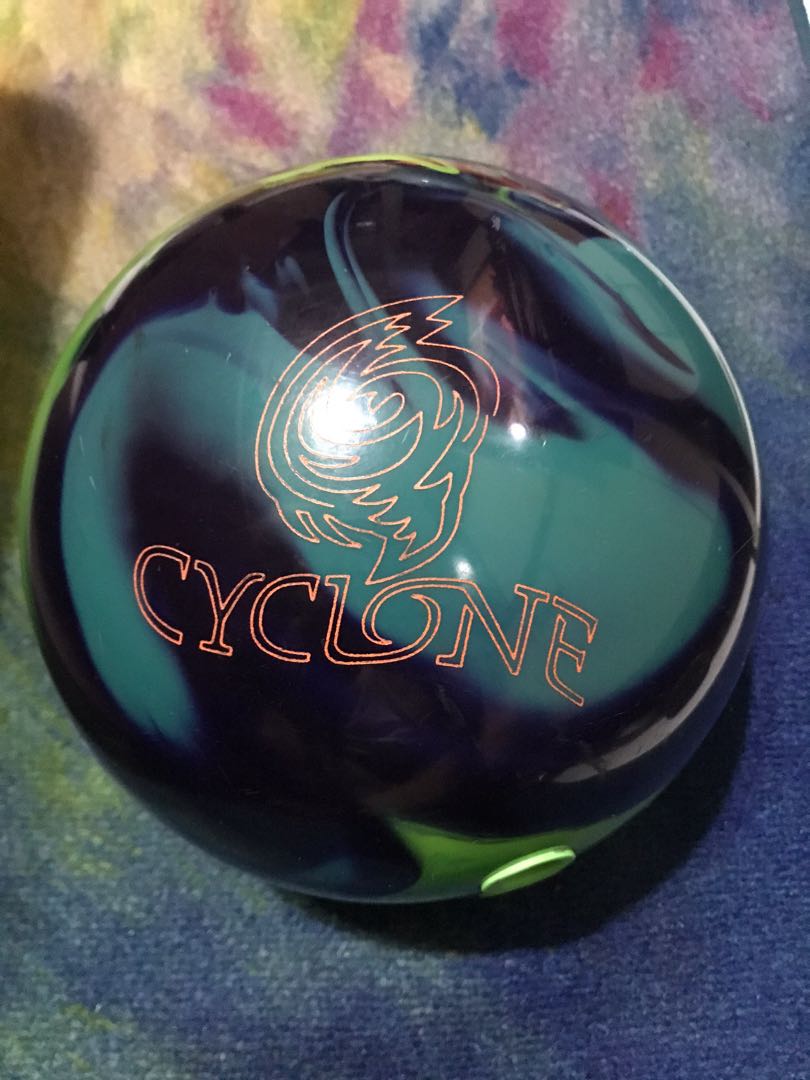Ebonite Cyclone Bowling Ball RH 13.7lbs, Sports Equipment, Sports