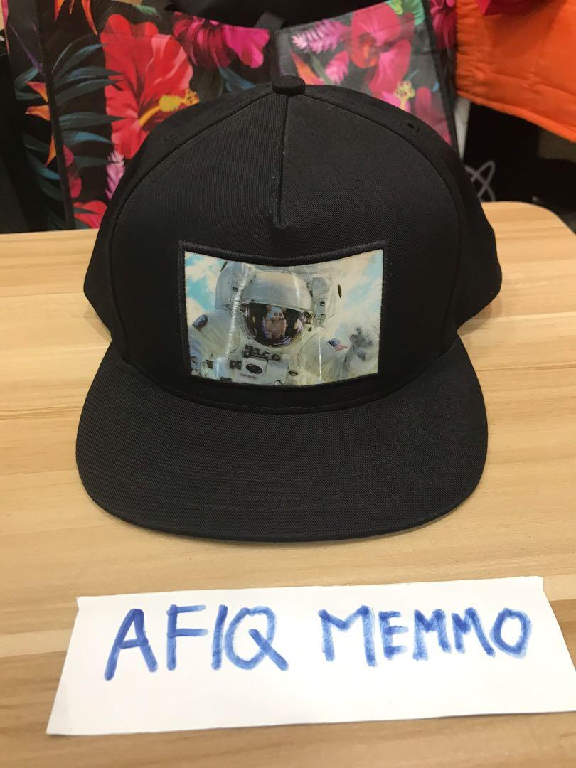 FW16 Supreme Astronaut Hologram 5 Panel, Men's Fashion, Watches