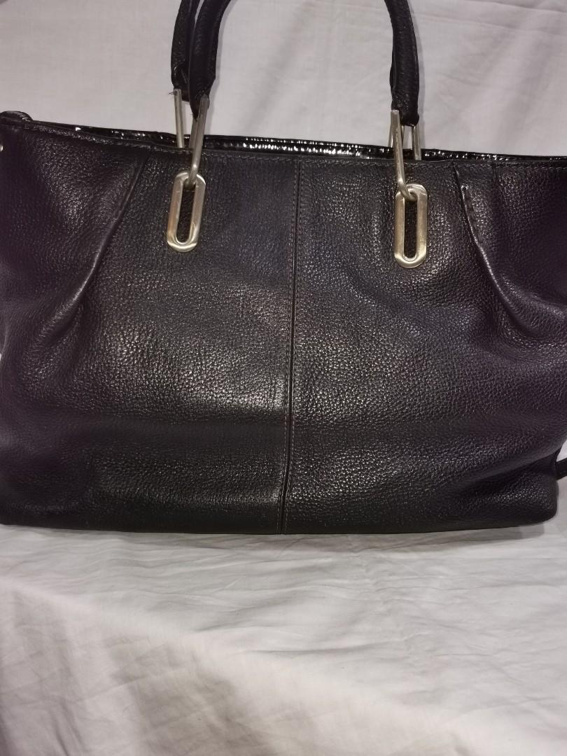 HAZZYS (Category: Luxury Bags & Wallets) located in Manila. Submitted by bdbdatbp (Listing ID 1080335485, Image 3). Description: HAZZYS. 🐕 Good used-condition. ❤️ Two-way. 1850.