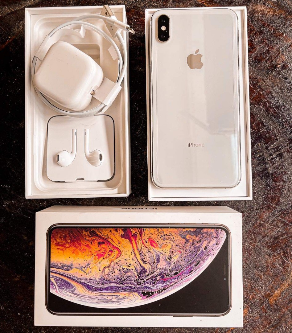 iPhone Xs Silver 256 GB docomo - 携帯電話