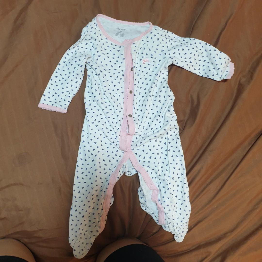 Lot! Sleepsuit frogsuit branded 9pcs carters (Category: Babies & Kids Fashion) located in Manila. Submitted by loft1890 (Listing ID 1080274968, Image 1). Description: 9pcs frogsuit carters, nike, george, baby gap US bought 3-9mos (can fit up to 12).