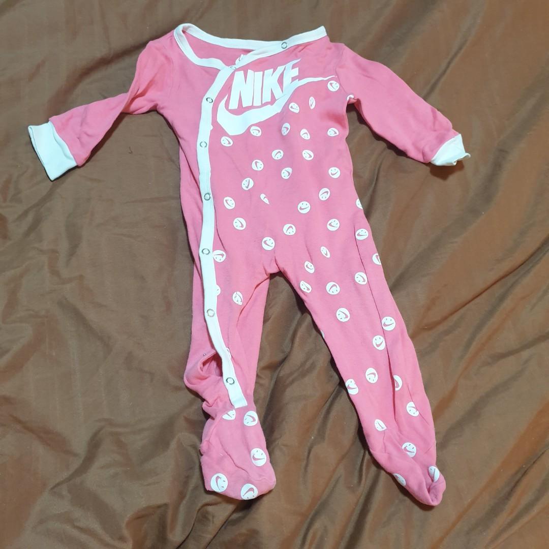 Lot! Sleepsuit frogsuit branded 9pcs carters (Category: Babies & Kids Fashion) located in Manila. Submitted by loft1890 (Listing ID 1080274968, Image 3). Description: 9pcs frogsuit carters, nike, george, baby gap US bought 3-9mos (can fit up to 12).