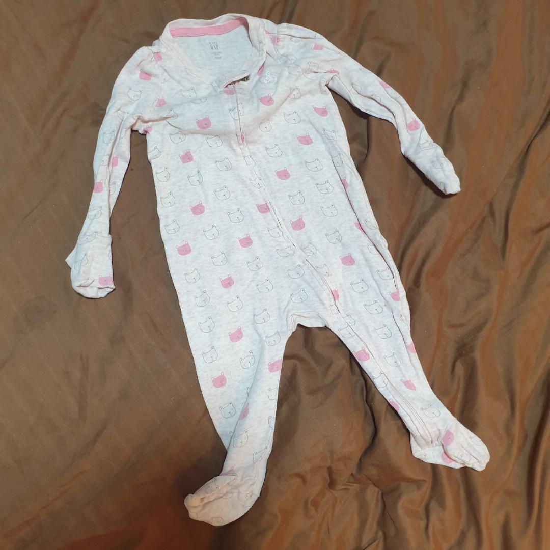 Lot! Sleepsuit frogsuit branded 9pcs carters (Category: Babies & Kids Fashion) located in Manila. Submitted by loft1890 (Listing ID 1080274968, Image 2). Description: 9pcs frogsuit carters, nike, george, baby gap US bought 3-9mos (can fit up to 12).