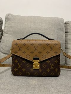 Reverse monogram pochette hotsell metis