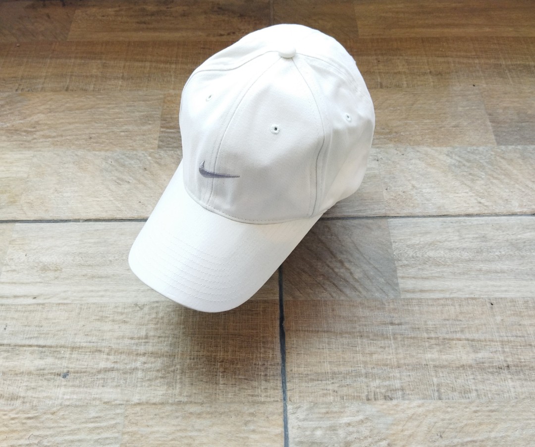 Nike caps cream white, Fesyen Pria 