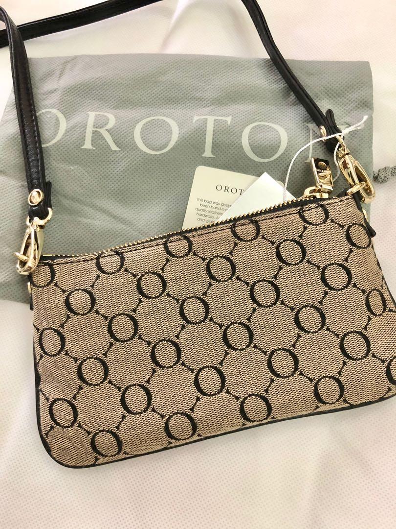 Oroton shop signature bag
