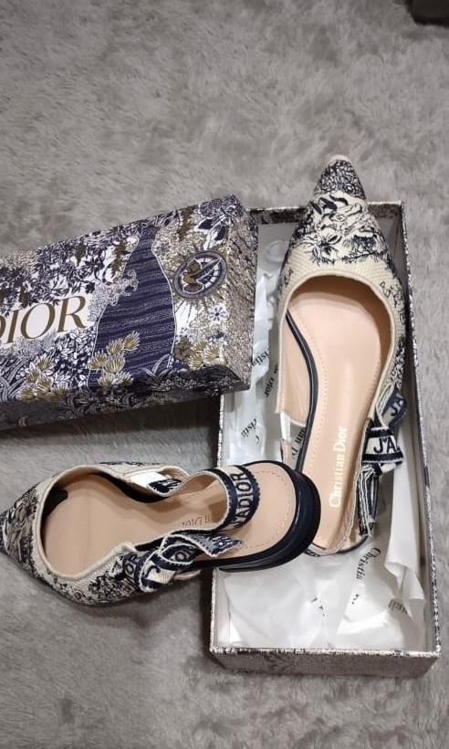 Sepatu flat dior