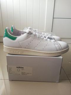 sepatu adidas stan smith\