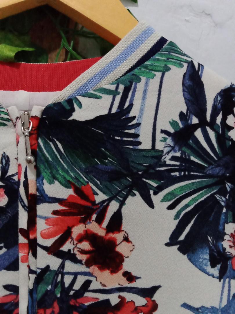 Zara Floral Printed Bomber Jacket Fesyen Wanita Pakaian Wanita Baju Luaran Di Carousell