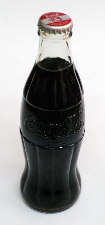 1996 THAILAND Coca Cola Coke Bottle 1996泰國可口可樂瓶, 傢俬＆家居, 廚具和餐具, 廚水杯、水壺 ...