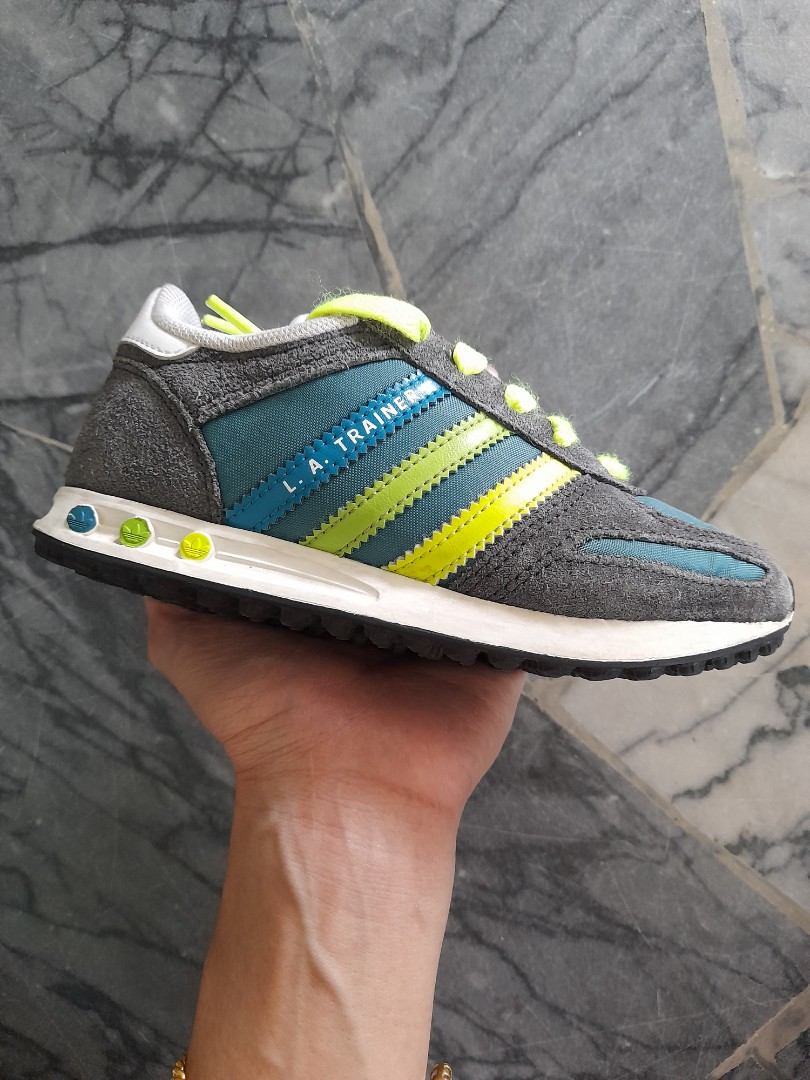 La store trainer kids