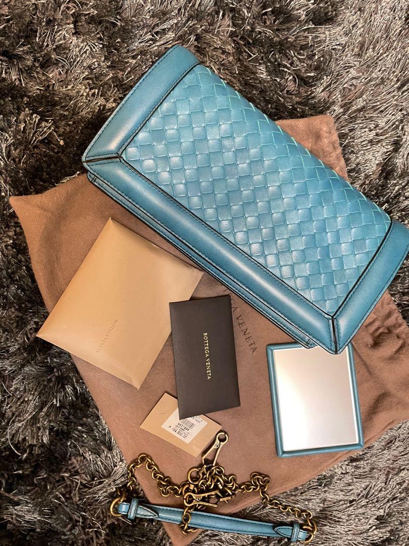 Bottega veneta bag (Category: Luxury Bags & Wallets) located in Taguig. Submitted by zzmm9090yyzz (Listing ID 1080541143, Image 3). Description: Authentic Almost new.