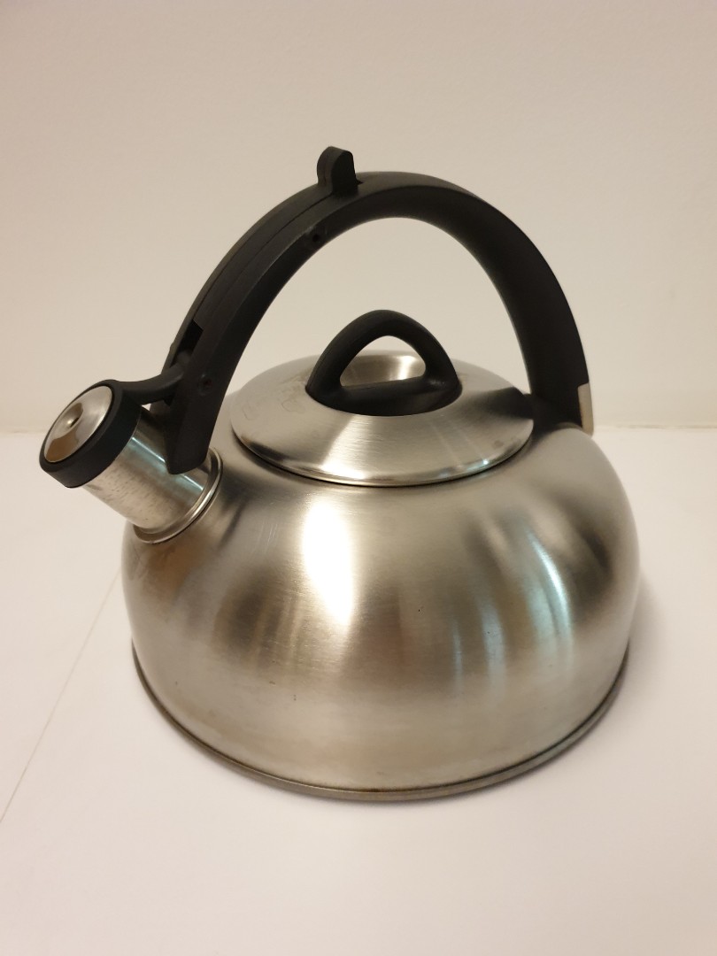 https://media.karousell.com/media/photos/products/2021/4/9/cuisinart_kettle_1617969277_427066a0.jpg