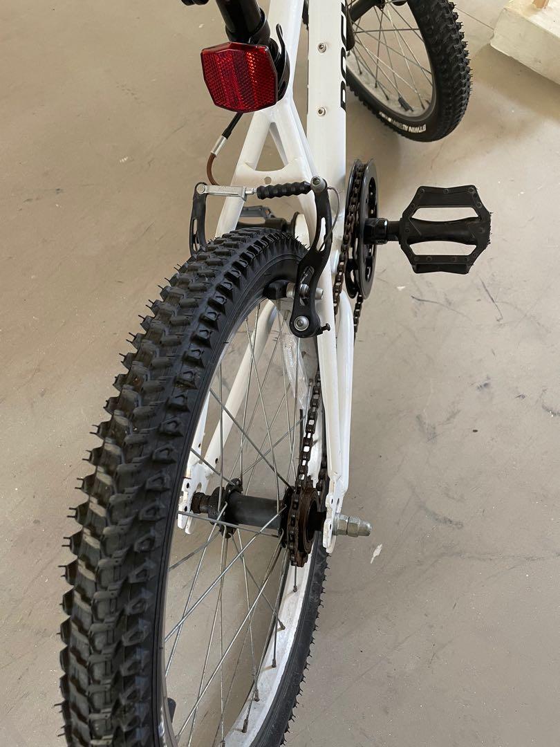 Decathlon store neumatico 26