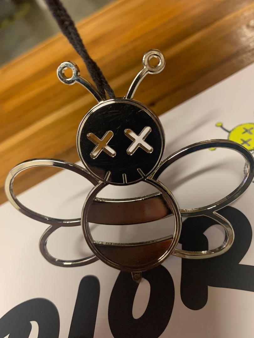 DIOR x KAWS Bee Bag Charm - Silver - HMM47836